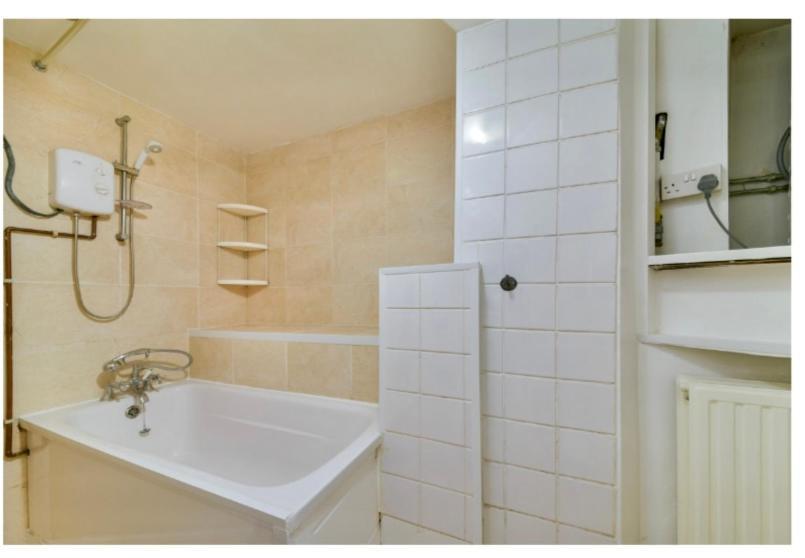 Studio Apartment - Entire Lower Ground Floor - Only 7 Mins Walk Kings Cross St Pancras Station London Exterior foto