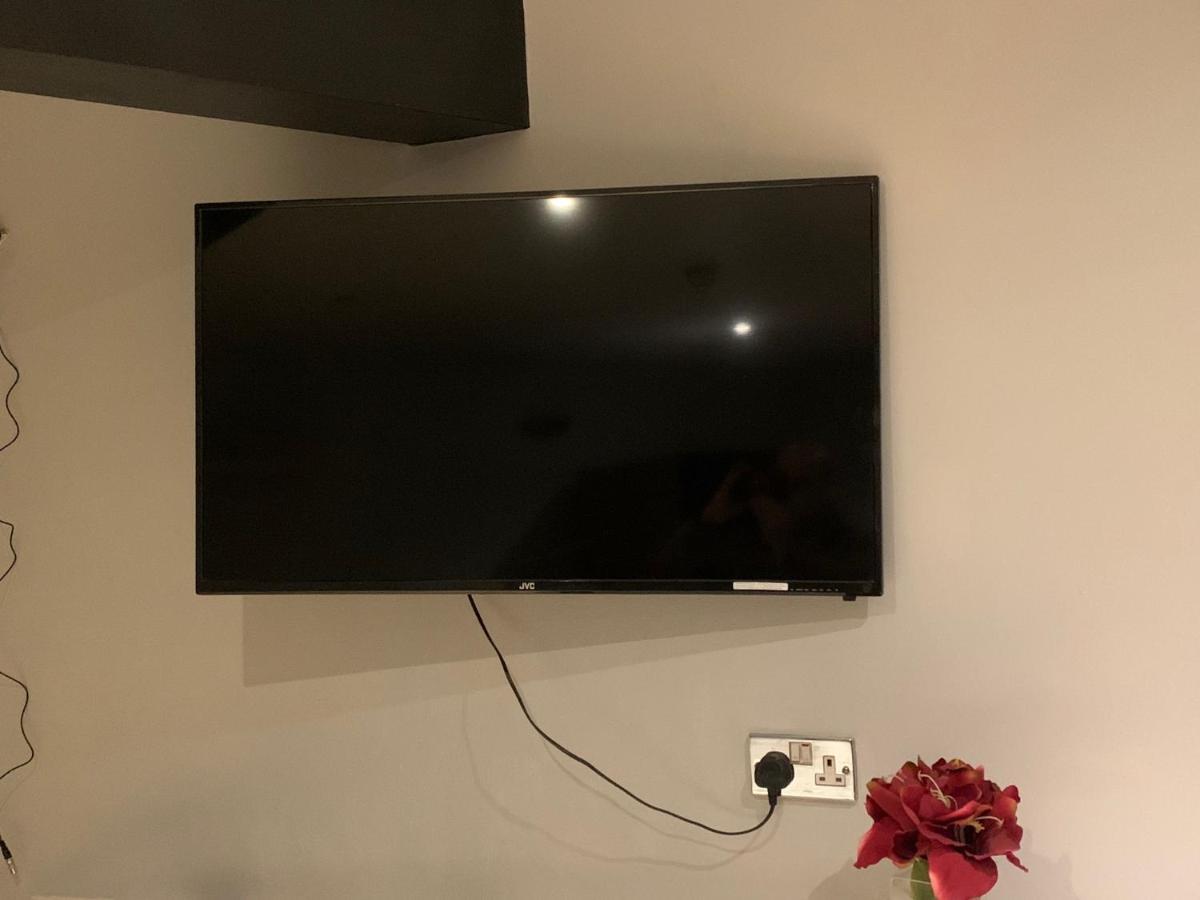 Studio Apartment - Entire Lower Ground Floor - Only 7 Mins Walk Kings Cross St Pancras Station London Exterior foto