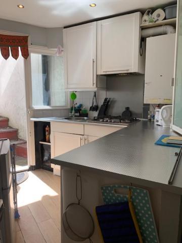 Studio Apartment - Entire Lower Ground Floor - Only 7 Mins Walk Kings Cross St Pancras Station London Exterior foto